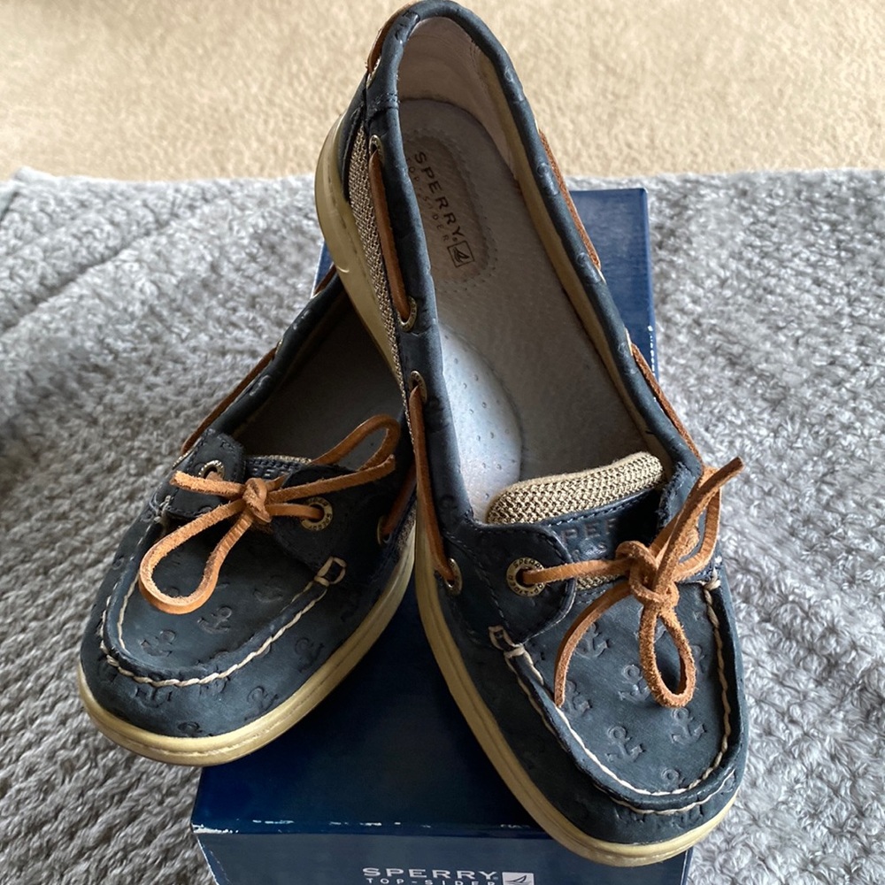 Sperry navy angelfish topsider. Size 6.5
